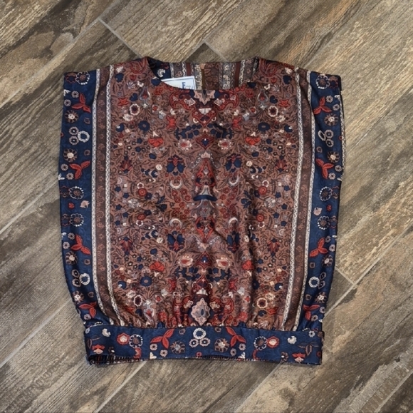 Leslie Fay Tops - XS/S Vintage Leslie Fay Silky Polyester Abstract Floral Cap Sleeve Top